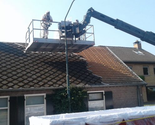 Asbesthoudend dak verwijderen Riethoven woonhuis