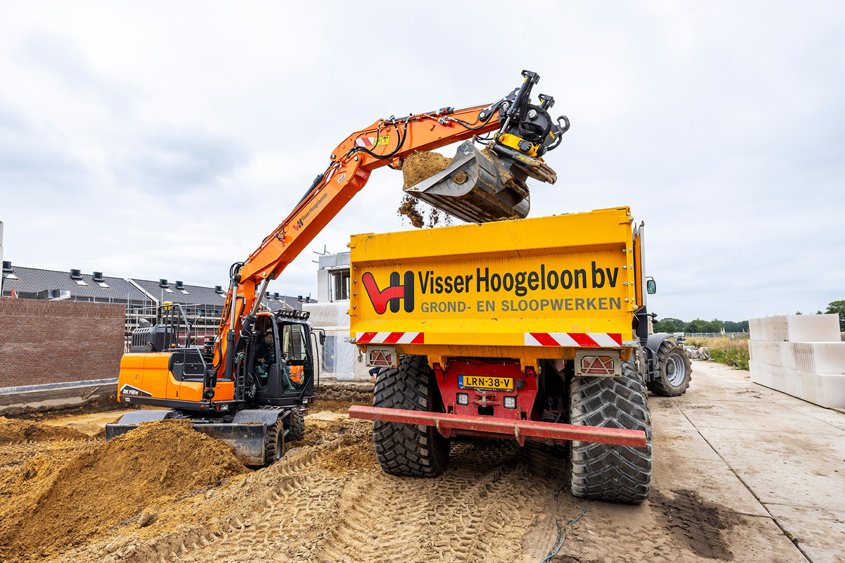 develon dx140w 7 visser hoogeloon 01